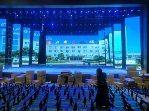 洛陽龍鳳山會議中心禮堂LED大屏案例